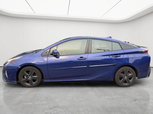 Used 2018 Toyota Prius Three Touring w/ Appearance Package FWD image 7
