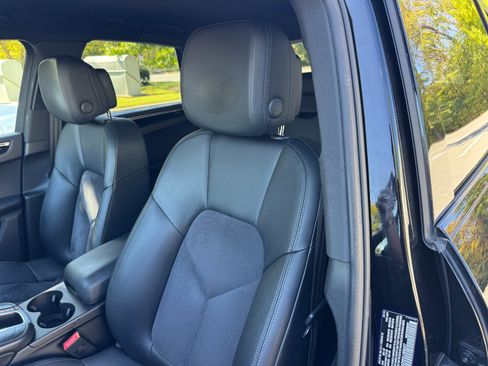 Used 2020 Porsche Macan image 23