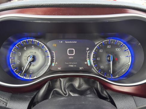 Used 2019 Chrysler Pacifica Limited w/ Advanced Safetytec Group image 29