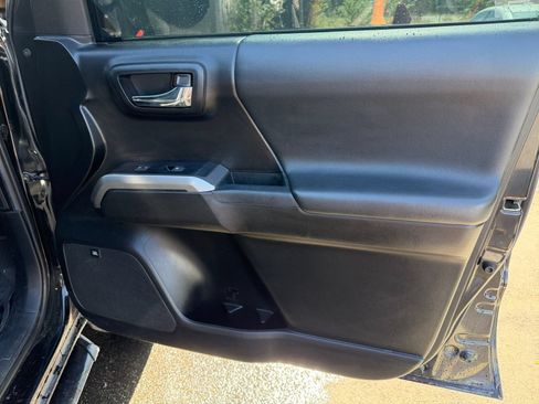 Used 2022 Toyota Tacoma Limited AWD/4WD image 17