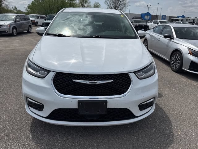 Used 2023 Chrysler Pacifica Touring-L FWD image 4