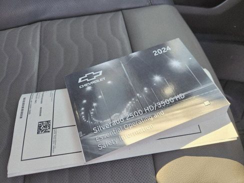 Used 2024 Chevrolet Silverado 2500 ZR2 w/ Technology Package image 17