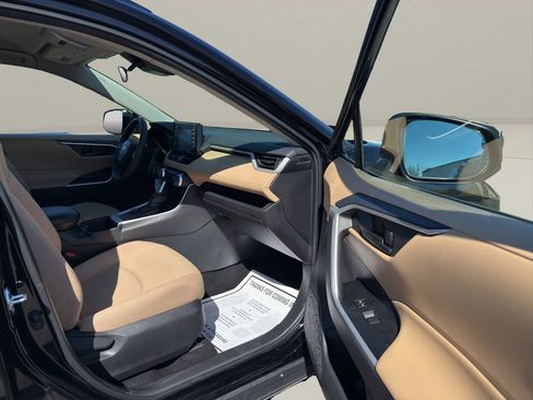 Used 2022 Toyota RAV4 LE image 27