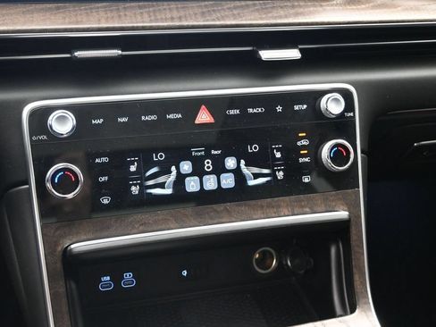Used 2025 Genesis GV80 2.5T Prestige AWD/4WD image 18