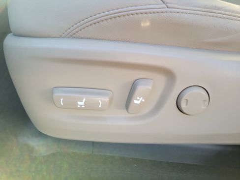 Used 2020 Toyota 4Runner SR5 Premium image 18