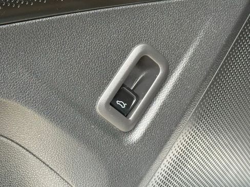 Used 2025 Volkswagen Tiguan SEL R-Line AWD/4WD image 10