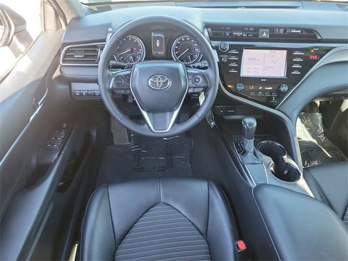 Used 2020 Toyota Camry SE image 7
