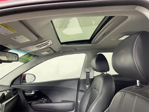 Used 2022 Kia Niro Touring Special Edition image 11