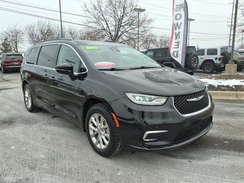 Used 2022 Chrysler Pacifica Touring-L image 3