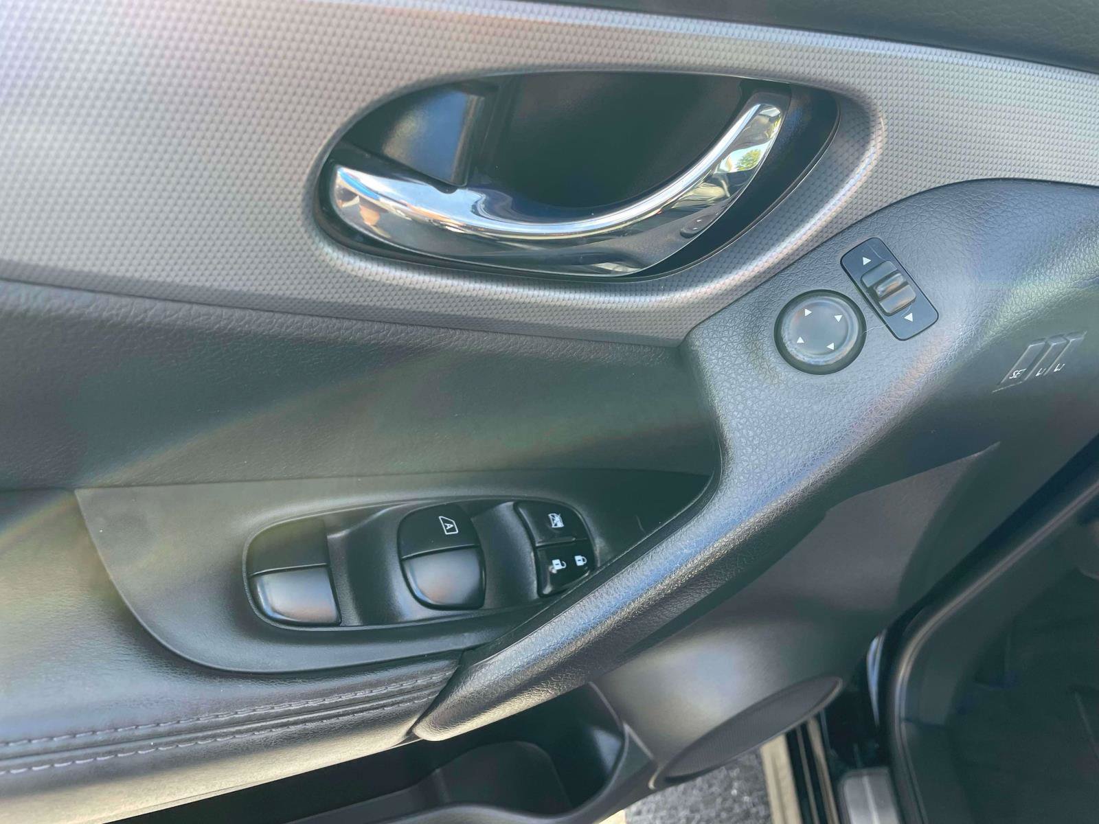 Used 2020 Nissan Rogue Sport SV w/ Technology Package FWD image 12