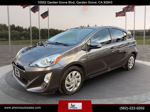 Used 2015 Toyota Prius C One image 4