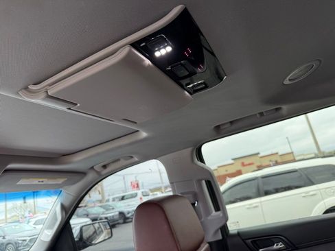 Used 2019 Chevrolet Suburban Premier w/ Premier Plus Edition image 19