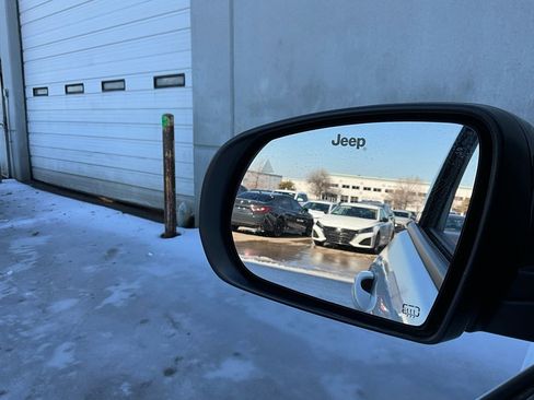 Used 2025 Jeep Compass Limited image 19