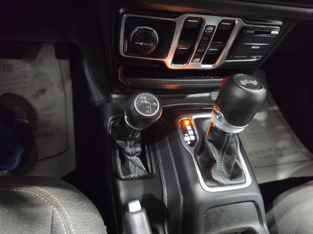Used 2025 Jeep Wrangler Unlimited Sport AWD/4WD image 16