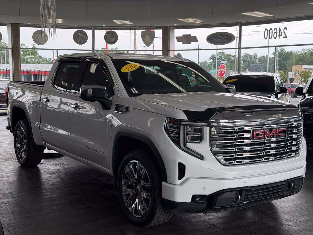 Used 2023 GMC Sierra 1500 Denali w/ Denali Reserve Package AWD/4WD image 1