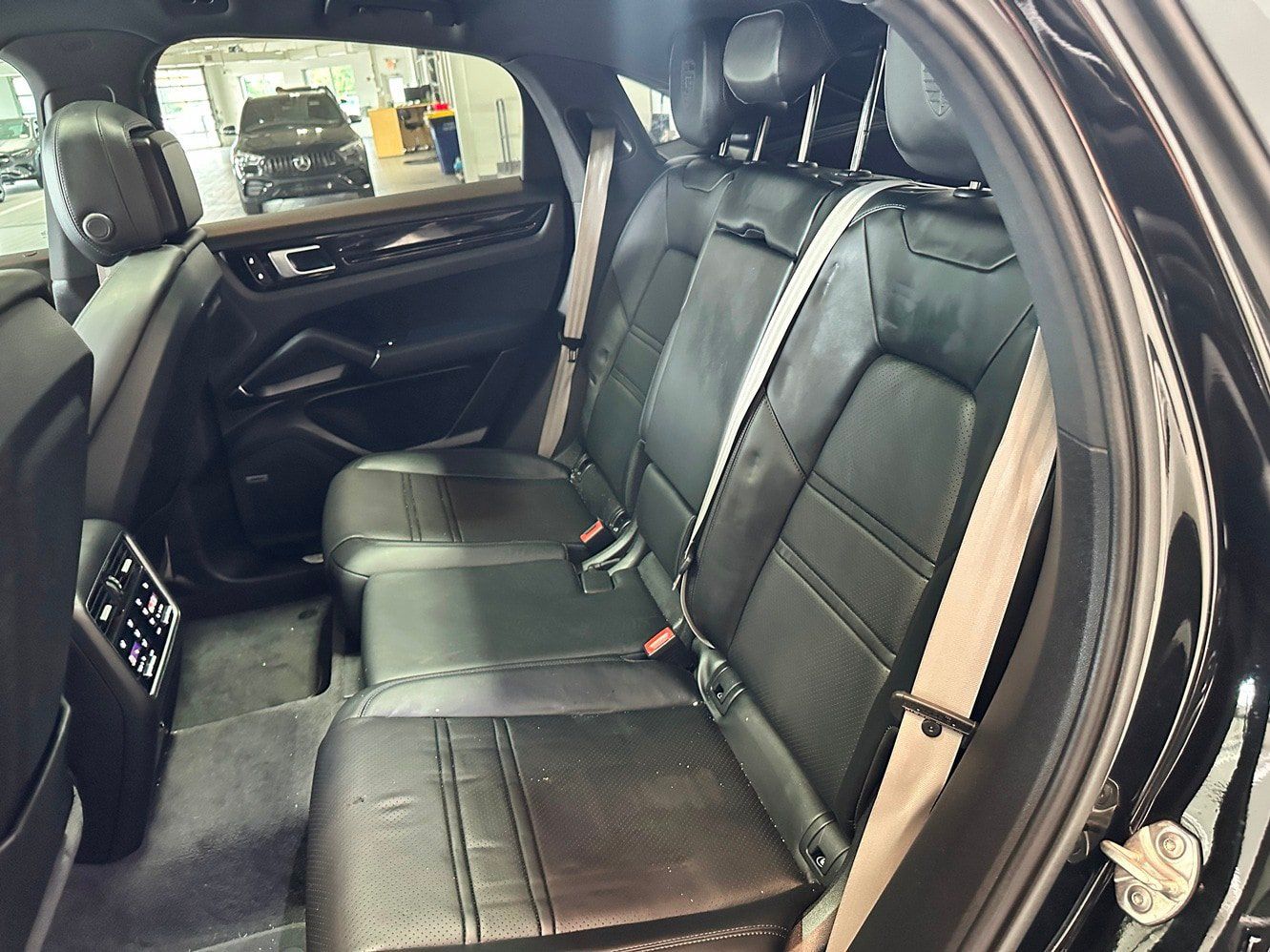 Used 2023 Porsche Cayenne Platinum Edition AWD/4WD image 13