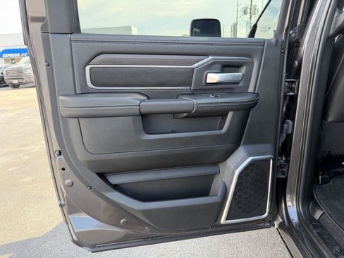 Used 2025 RAM 2500 Laramie AWD/4WD image 18