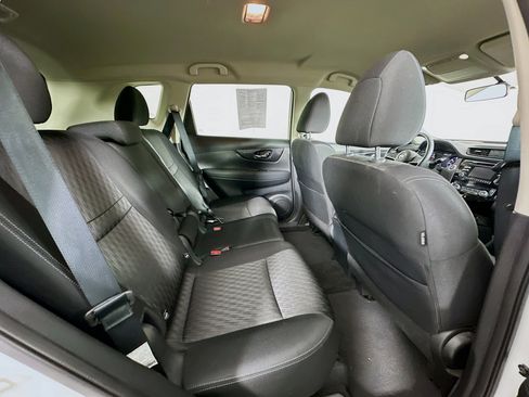 Used 2017 Nissan Rogue SV image 31