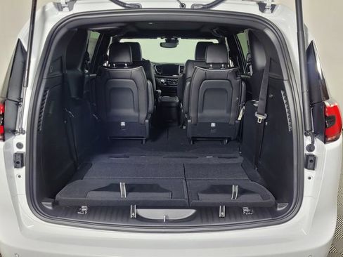 New 2026 Chrysler Pacifica Limited w/ S Appearance Package image 11