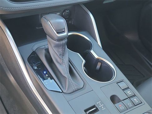 Used 2024 Toyota Highlander XLE image 27