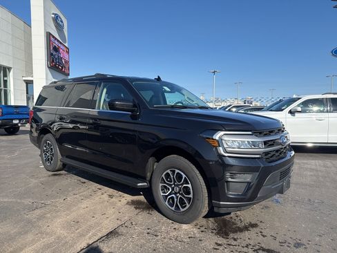 Used 2024 Ford Expedition Max XLT image 3