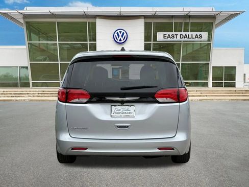 Used 2023 Chrysler Voyager LX FWD image 4