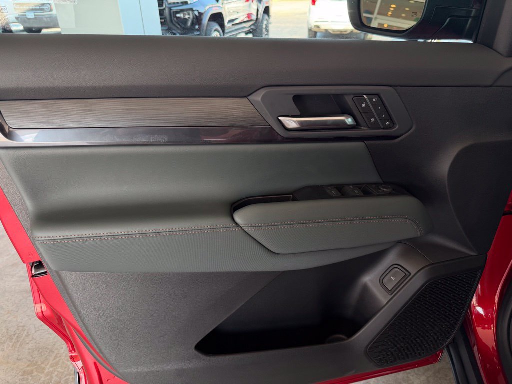 Used 2027 GMC Terrain AT4 w/ Convenience Package III AWD/4WD image 12