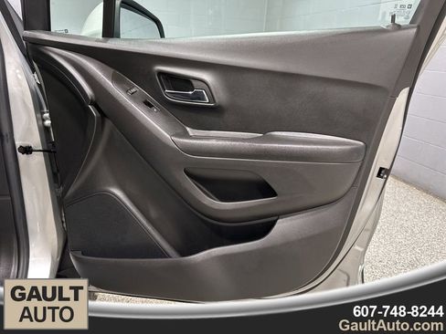 Used 2022 Chevrolet Trax LS w/ Tint and Cruise Package image 16