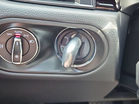 Certified 2024 Porsche Macan AWD/4WD image 27