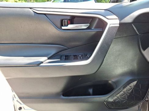 Used 2022 Toyota RAV4 XLE AWD/4WD image 12