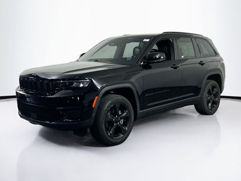 Used 2023 Jeep Grand Cherokee Altitude AWD/4WD image 1