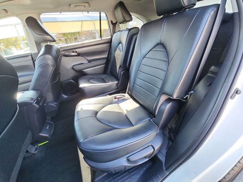 Used 2022 Toyota Highlander XLE image 25