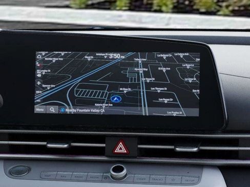 Certified 2025 Hyundai Elantra Limited image 30