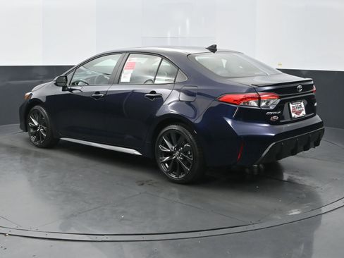 Used 2025 Toyota Corolla SE image 3