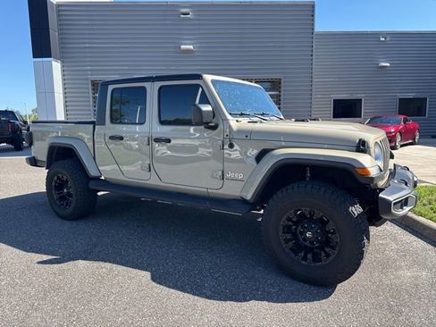 Used 2020 Jeep Gladiator Overland w/ Popular Equipment Package AWD/4WD image 2