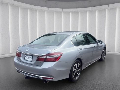 Used 2017 Honda Accord EX-L image 5