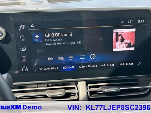 Used 2025 Chevrolet Trax RS w/ Sunroof Package image 34