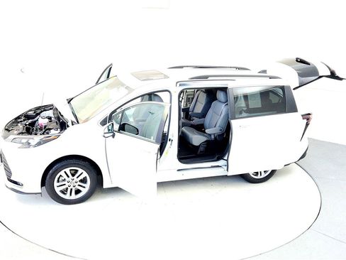 Certified 2024 Toyota Sienna XLE w/ XLE Plus Package image 22