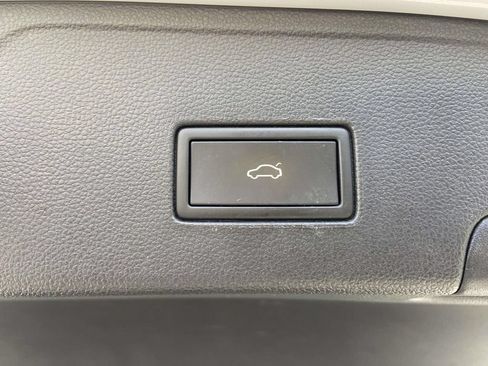 Used 2022 Volkswagen Atlas Cross Sport SE FWD image 10