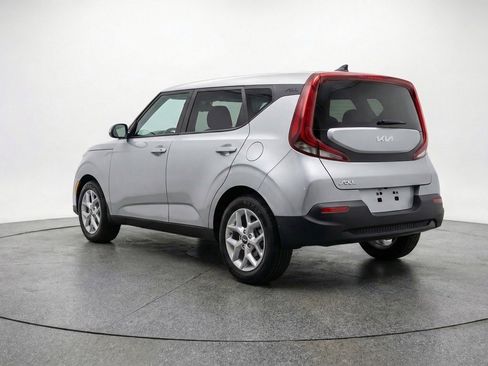 Used 2025 Kia Soul LX w/ LX Technology Package FWD image 6