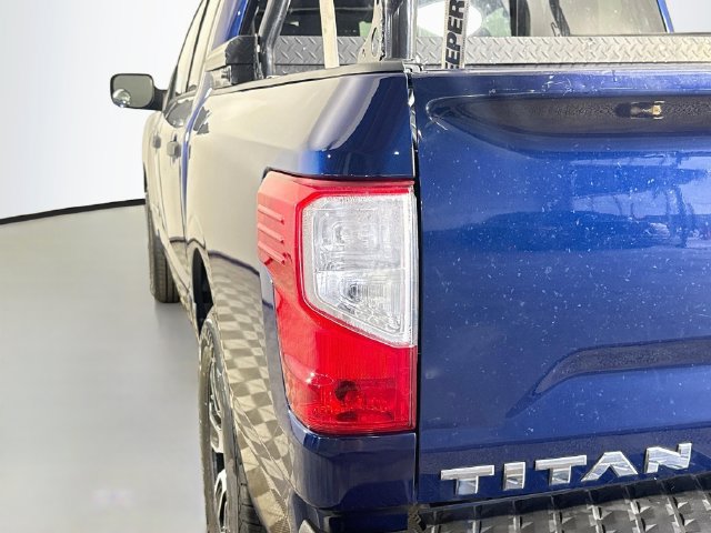 Used 2022 Nissan Titan SV RWD image 35