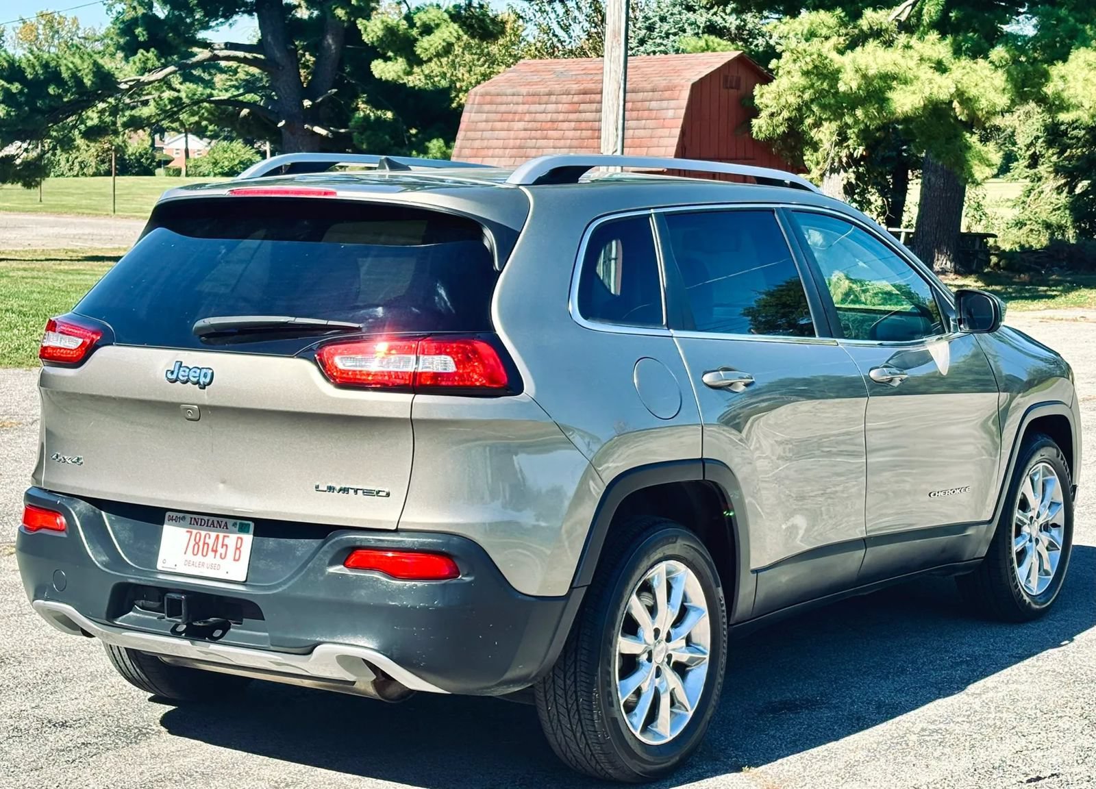 Used 2017 Jeep Cherokee Limited w/ Trailer Tow Group AWD/4WD image 10