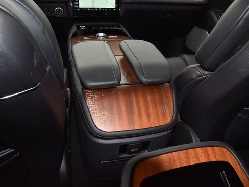 New 2026 Lincoln Navigator L Black Label AWD/4WD image 19