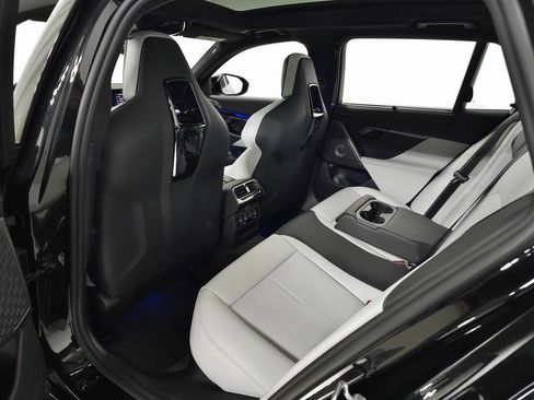 Used 2026 BMW M5 Touring AWD/4WD image 36