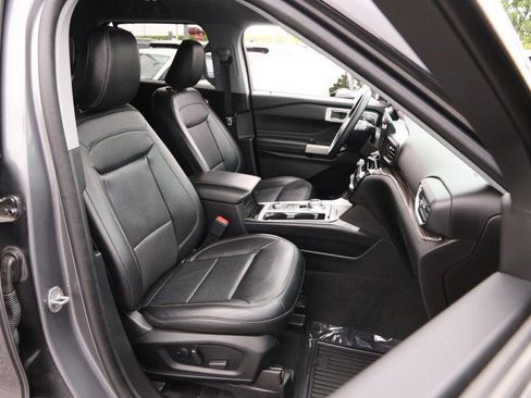 Used 2022 Ford Explorer Limited w/ Equipment Group 301A AWD/4WD image 29