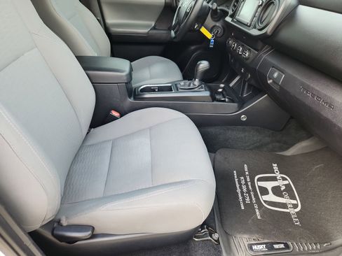 Used 2019 Toyota Tacoma SR w/ SR Convenience Package image 14