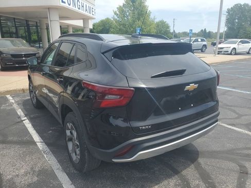 Used 2025 Chevrolet Trax LT w/ LT Convenience Package FWD image 7