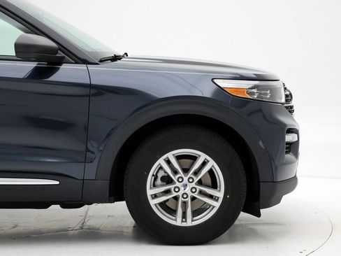 Used 2022 Ford Explorer XLT w/ Equipment Group 202A image 3