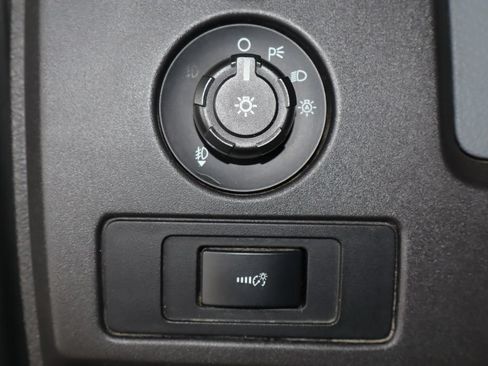 Used 2013 Ford F150 XLT w/ Mid Equipment Group AWD/4WD image 19