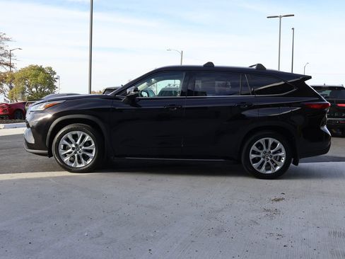 Used 2021 Toyota Highlander Limited image 4